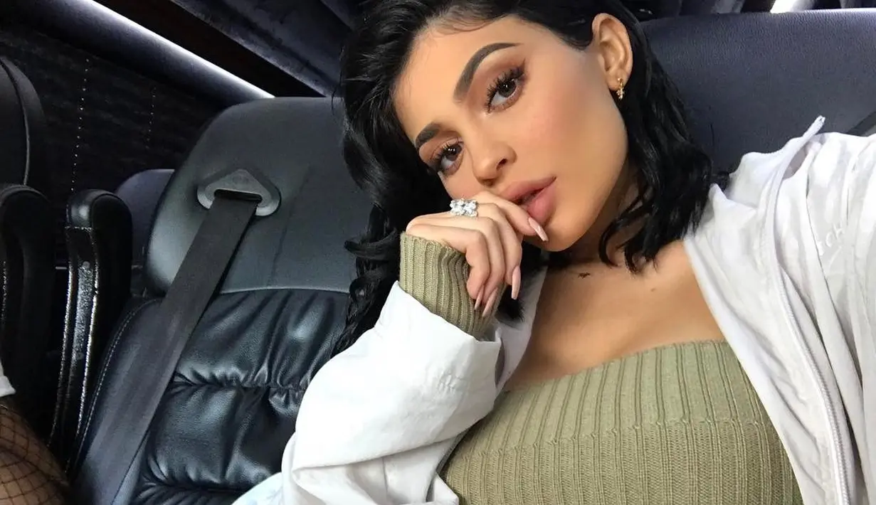 Dilansir dari HollywoodLife, Kylie Jenner khawatir akan kemungkinan dirinya sulit untuk melahirkan. (instagram/kyliejenner)