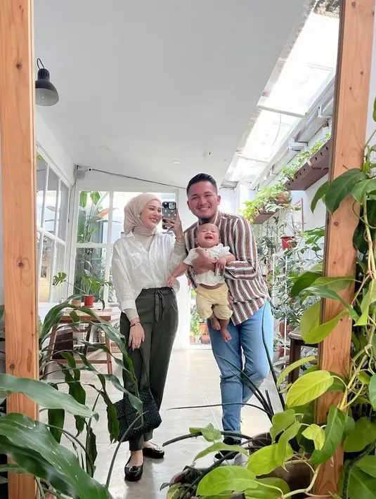 Kesha Ratuliu sering mengunggah momen liburannya bersama suami dan anaknya. Setelah beberapa waktu Bali, kali ini Kesha memilih Yogyakarta.
(Instagram.com/kesharatuliu05)