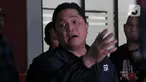 Ketua Umum Perserikatan Sepakbola Seluruh Indonesia (PSSI), Erick Thohir saat memberikan keterangan di GBK arena, Jakarta, Sabtu (22/2/2025). (Liputan6.com/Herman Zakharia)