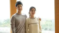Seperti diketahui, Onew SHINee sempat syuting dengan Song Song Couple di drama Descendants of The Sun. Bahkan Onew baru tahu kabar pernikahan Song Hye Kyo dan Song Joong Ki dari media massa. (Foto: soompi.com)