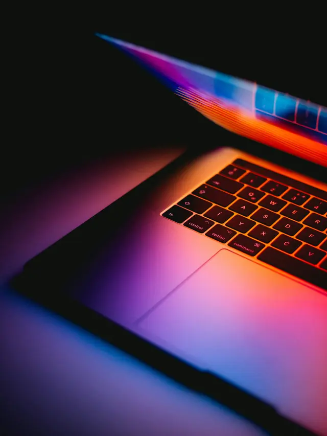 cara mengatur jam di laptop (sumber: unsplash)