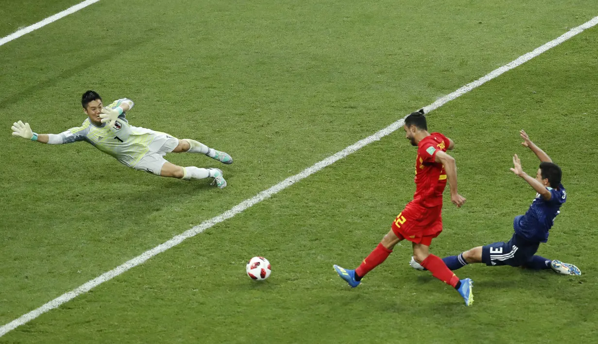 Proses terjadinya gol yang dicetak gelandang Belgia, Nacer Chadli, ke gawang Jepang pada babak 16 besar Piala Dunia di Rostov Arena, Rostov-on-Don, Senin (2/6/2018). Belgia menang 3-2 atas Jepang. (AP/Hassan Ammar)