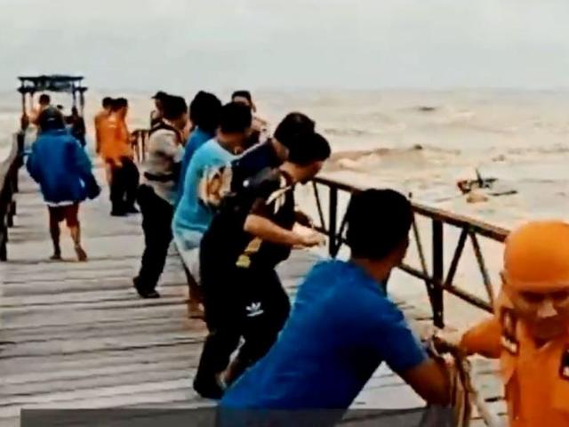 Detik Detik Penyelamatan 2 Nelayan Di Laut Utara Pemalang Regional
