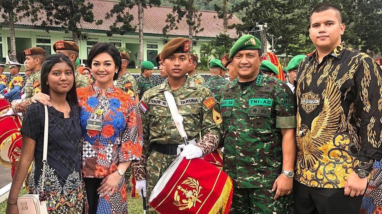 Momen Pensiun Suami Bella Saphira dari TNI