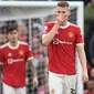 Scott McTominay - Pemain bernomor punggung 39 tampil kurang konsisten di lini tengah Manchester United. Di laga melawan Atalanta di Liga Champions saja ia terlihat kesulitan membongkar pertahanan La Dea. (AFP/Oli Scarff)