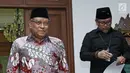 Ketua Umum PBNU Said Aqil Siradj (kiri) dan Sekjen PDI Perjuangan Hasto Kristiyanto (kanan) usai pertemuan tertutup dengan Ketua Umum PDI Perjuangan Megawati Soekarnoputri di Jalan Teuku Umar, Jakarta, Sabtu (14/10). (Liputan6.com/Herman Zakharia)