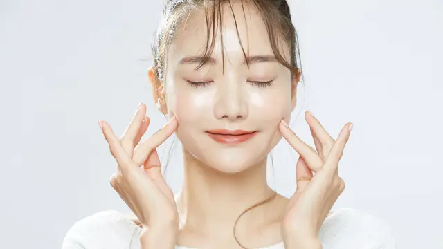 Beda Hydrating Toner vs Exfoliating Toner, Mana yang Sebaiknya Digunakan?