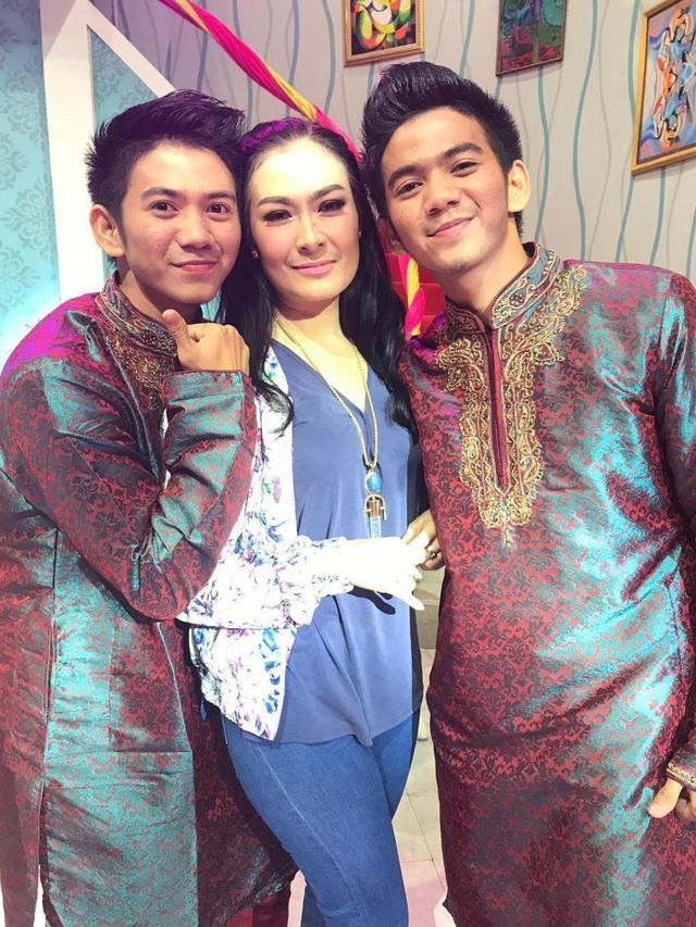 Momen Manis Rizki Ridho D'Academy dan Iis Dahlia (sumber: instagram.com/da2_rizki123)