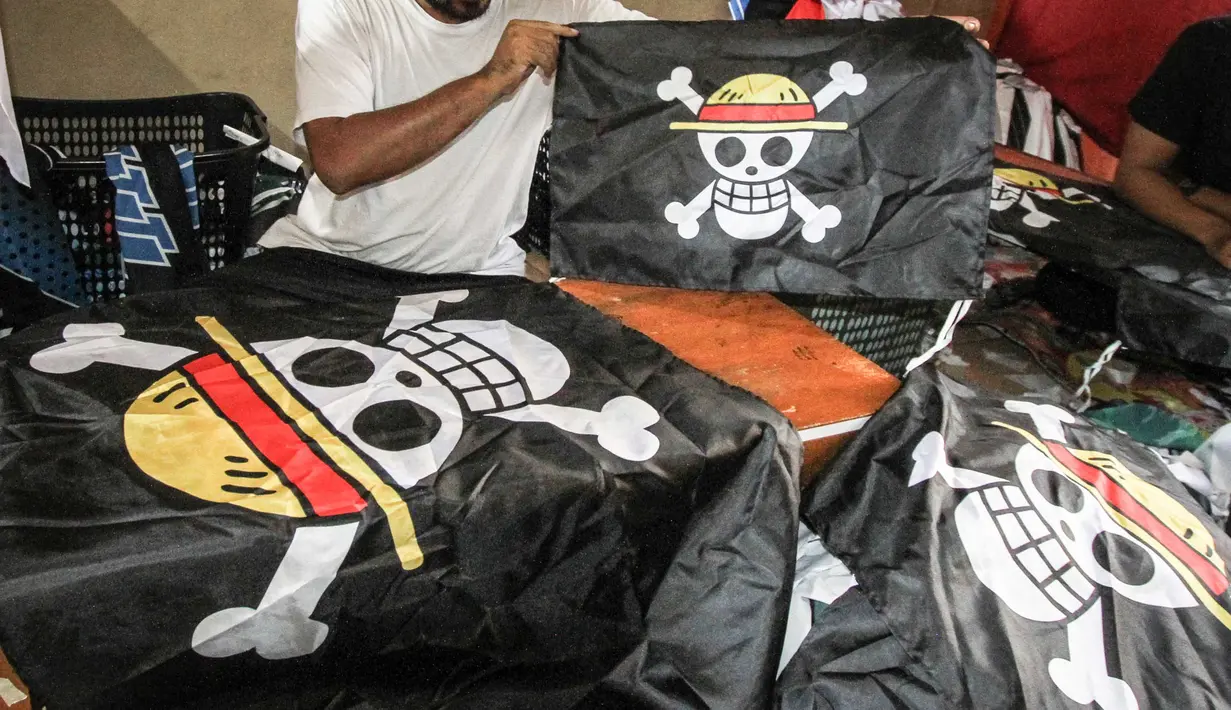 Sebagian menganggap pengibaran bendera One Piece sebagai bentuk kritik yang diekspresikan secara simbolik terhadap pemerintah. (DIKA/AFP)