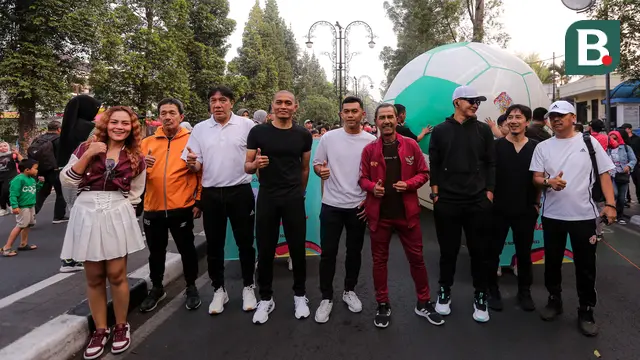 Foto: Kemeriahan Rangkaian Acara Trophy Tour Experience Piala Dunia U-17 2023 di Bandung, Ada Bintang Dangdut Hingga Legenda Persib
