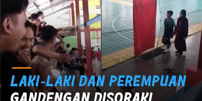 VIDEO: Viral Bocah Laki-Laki dan Perempuan Gandengan Disoraki Penonton Futsal