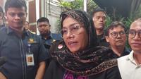 Menteri Keuangan (Menkeu) Sri Mulyani saat menyambangi rumah duka Rizal Ramli di Jalan Bangka IX, Mampang Prapatan, Jakarta Selatan, Rabu (3/1/2023). (Merdeka.com/Rahmat Baihaqi)
