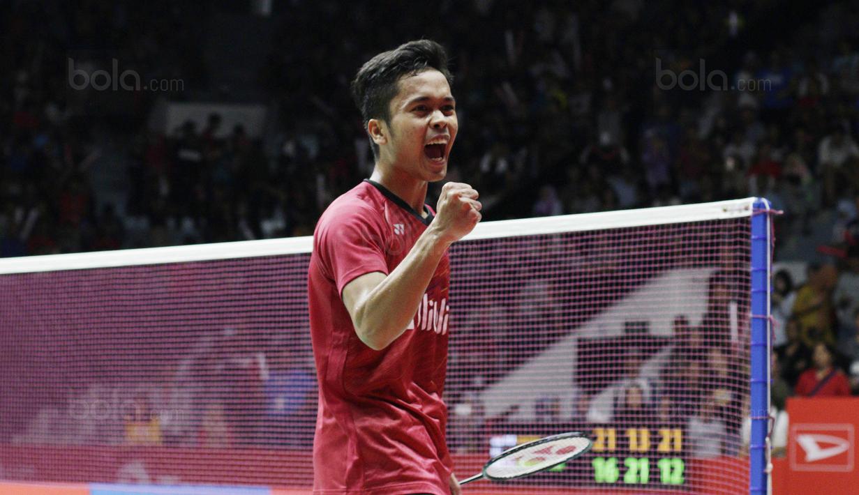 Tunggal putra Indonesia, Anthony Ginting, melakukan selebrasi usai mengalahkan wakil Taiwan, Chou Tien Chen, pada laga Indonesia Masters 2018 di Istora Senayan, Sabtu (27/1/2018). Anthony Ginting menang 21-16, 13-21, 21-12. (Bola.com/M Iqbal Ichsan)