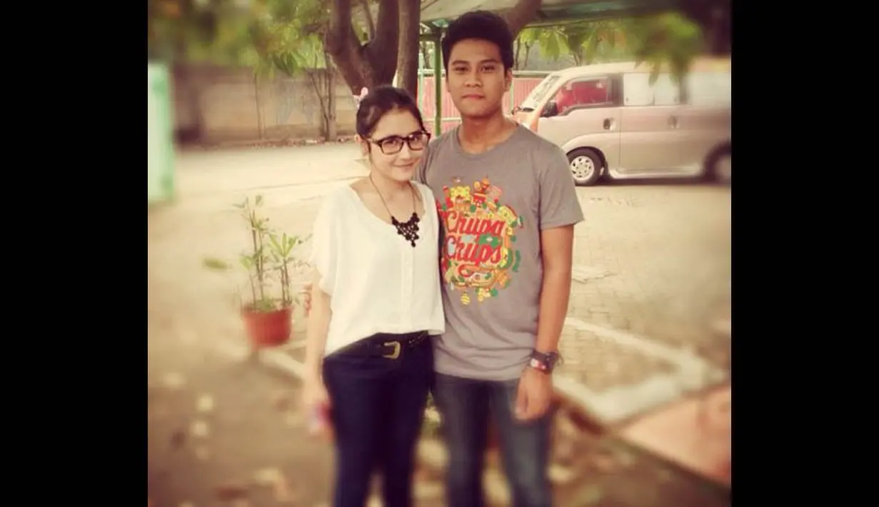 Meski sudah putus, foto mesra Halik dan Prilly masih tersimpan di akun Instagram pribadinya. (instagram.com/halikputra)