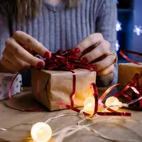 Ilustrasi Kado Credit: pexels.com/freetocks.org