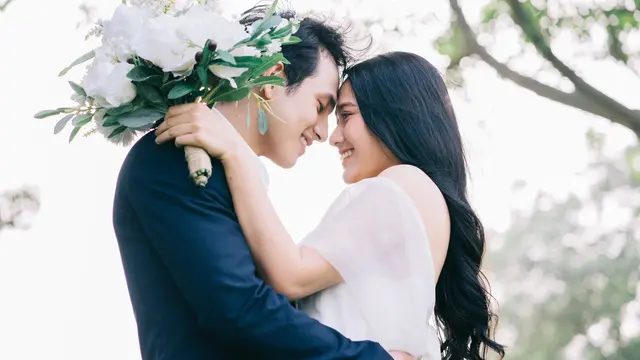 couple februari wedding