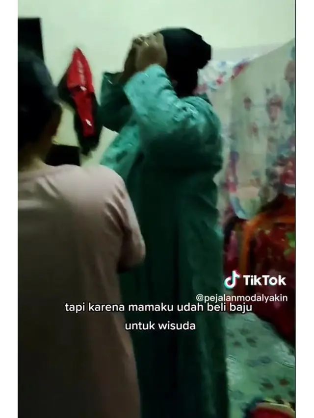Mahasiswa Ini Curhat Beban Lulus Kuliah, Sang Ibu Sudah Beli Baju Pendamping Wisuda