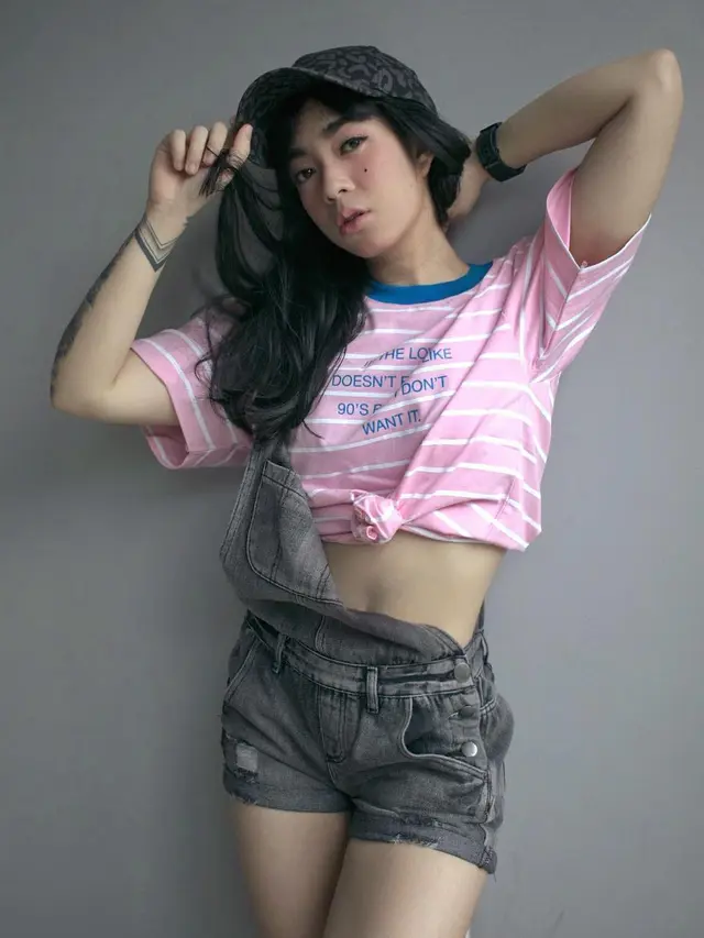 7 Potret Terbaru Prisa, Gitaris Cewek yang Duet dengan J-Rocks