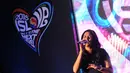Ekspresi Raisa Andriana saat tampil memeriahkan malam peresmian gelaran Indonesia Super League 2015 di Lounge VVIP Barat Stadion GBK Jakarta, Sabtu (14/2/2015). (Liputan6.com/Helmi Fithriansyah)