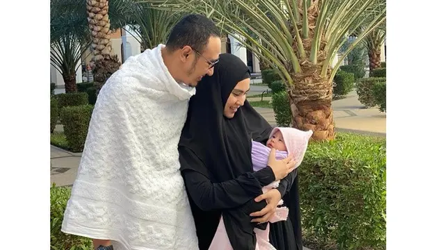 Kartika Putri Ajak Sang Anak Umrah Bersama, Ini 5 Potret Kebersamaannya