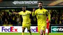 Gol pada menit-menit akhir yang dicetak Adrian Lopez sukses membawa Villarreal menang 1-0 atas Liverpool pada pertandingan leg pertama semifinal Liga Europa, di Stadion El Madrigal, Jumat (29/4/2016) dini hari WIB. (AFP/Biel Alino)