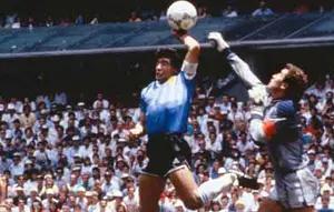 Bola 'Tangan Tuhan' Maradona Terjual Rp 60 Miliar