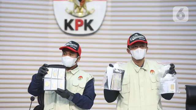KPK Perlihatkan Barang Bukti OTT Kantor Imigrasi Jakarta Barat