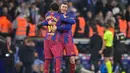 Empat menit berselang, Barcelona mencetak gol kedua melalui aksi Robert Lewandowski. Tampak dalam foto, penyerang Barcelona asal Polandia, Robert Lewandowski (kanan) merayakan gol kedua timnya saat pertandingan pekan ke-18 Liga Spanyol 2025/2026 melawan RCD Espanyol di Stadion RCDE, Sabtu 3 Januari 2026 waktu setempat atau Minggu (4/1/2026) dini hari WIB. (MANAURE QUINTERO/AFP)