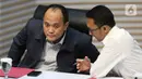 Plh Deputi Bidang Penindakan dan Eksekusi KPK, Mungki Hadipratikto, mengatakan bahwa kasus ini bermula pada Juni 2025, di mana Ardito Wijaya selaku Bupati Lampung Tengah diduga menetapkan komisi atau fee sebesar 15-20 persen dari sejumlah proyek di Pemkab Lampung Tengah. Tampak dalam foto, Plh Deputi Bidang Penindakan dan Eksekusi KPK, Mungki Hadipratikto (kiri) saat rilis penahanan Bupati Lampung Tengah Ardito Wijaya di Gedung Merah Putih Komisi Pemberantasan Korupsi (KPK), Jakarta, Kamis (11/12/2025). (Liputan6.com/Helmi Fithriansyah)