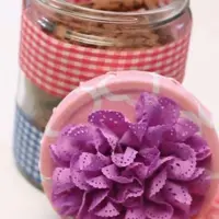 Toples yang lucu dapat membuat kue Lebaran kamu jadi berbeda dengan yang lainnya. (Foto: Vidio.com/Ummi TV)