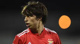 Joao Felix yang masih berusia 19 tahun ini kerap disebut sebagai suksesor dari Cristiano Ronaldo di Timnas Portugal. (Photo by MIGUEL RIOPA / AFP)