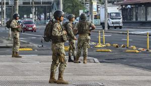 Ekuador, yang terjepit di antara produsen kokain utama Kolombia dan Peru, telah dilanda gelombang kejahatan kekerasan yang menurut pihak berwenang terjadi pada pertempuran antar geng narkoba. Bangsa ini telah menjadi pusat utama peredaran narkoba untuk tujuan Amerika Serikat dan Eropa. (AFP/Gerardo Menoscal)