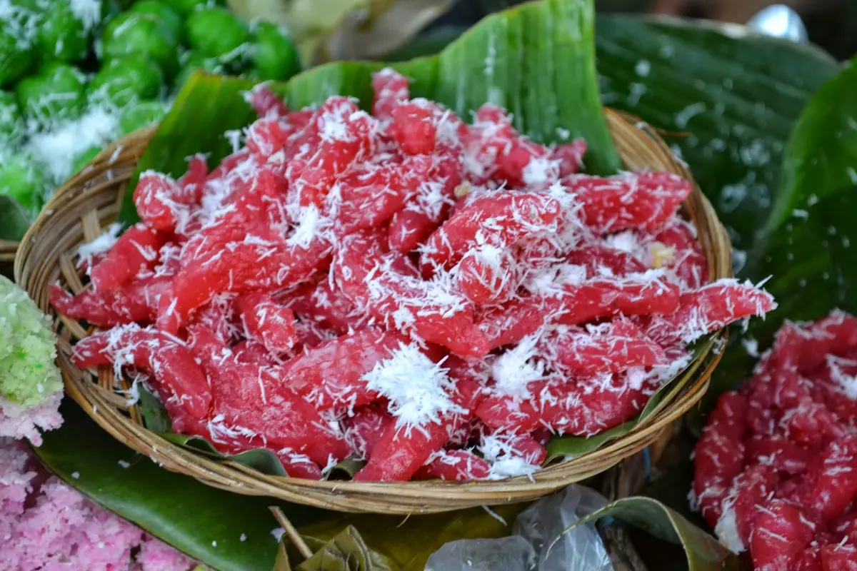 [Bintang] Jajanan Pasar yang Lebih Enak Dimakan Saat Buka Puasa