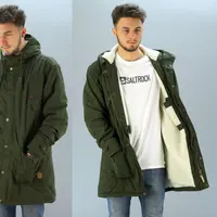 Tidak hanya dipakai pada musim dingin, parka juga bisa dipakai di berbagai kesempatan. (via: istimewa)