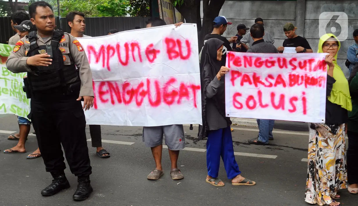 LBH Jakarta meminta Menteri Agama, Kapolri, dan Panglima TNI, menghentikan seluruh tindakan penggusuran paksa lahan warga penggarap lahan eks RRI, Depok, tersebut. (merdeka.com/Arie Basuki)