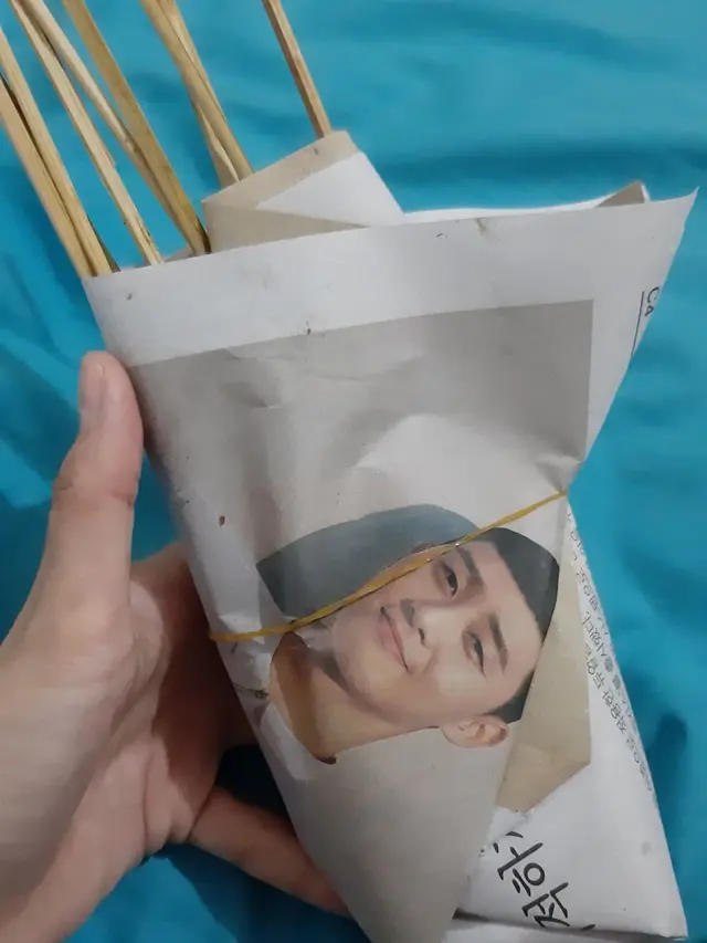 6 Kertas Bungkus Makanan Ada Foto Seleb Korea Ini Bikin Senyum