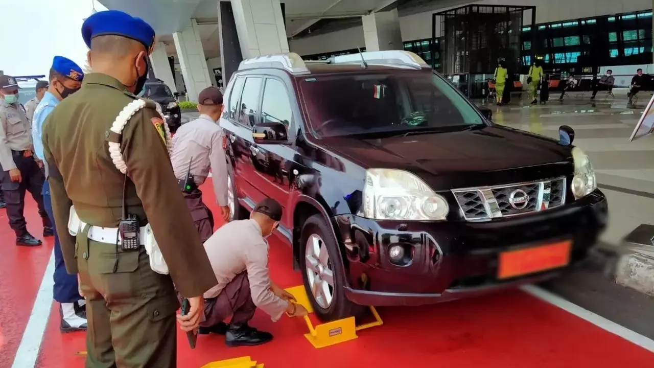 Parkir Sembarangan di Dropzone Bandara Soetta, Polisi Langsung Tilang