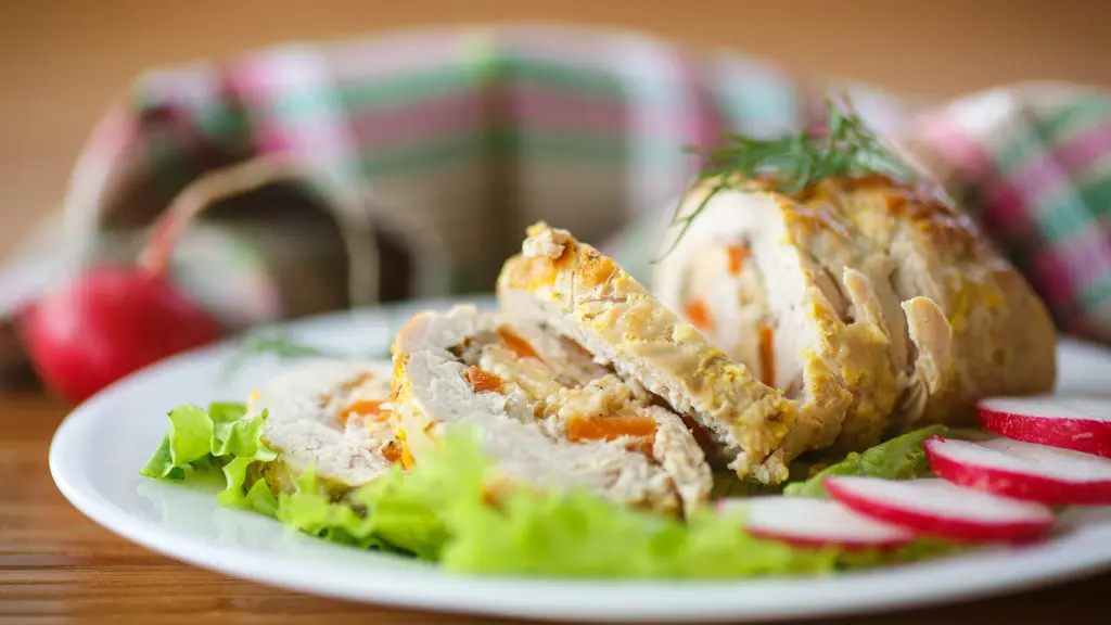 Resep Ayam Gulung Kulit Tahu Gurih./Copyright depositphotos.com/rawlik