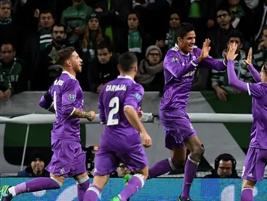 Real Madrid menang 2-1 atas Sporting CP pada laga kelima Grup F Liga Champions di Estadio Jose Alvalade, Selasa (22/11/2016). (AFP/Francisco Leong)