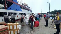 Polres Kepulauan Talaud berhasil mengamankan ratusan liter minuman keras jenis Cap Tikus yang berada di salah satu kapal rute Manado-Talaud.