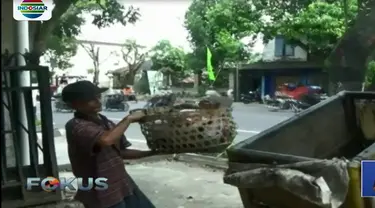 Meski sempat diolok-olok, seorang tukang sampah di Yogyakarta mencontohkan arti pentingnya kejujuran.