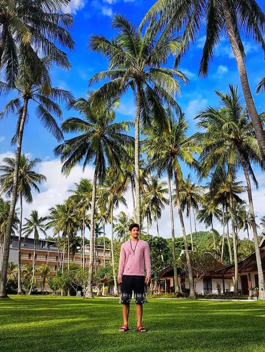 "Sedikit pelajaran untuk teman-teman tentang budaya warisan nenek moyang kita, pelajaran pertama dalam dasar silek harimau minangkabau adalah langkah ampek (4 langkah), yaitu  ا، ل، ح، م، (BERSYUKUR)," tulisnya. (Instagram/ammarzoni)