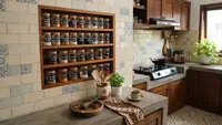 8 Ide Rak Bumbu yang Menyatu dengan Dinding Dapur, Terlihat Elegan dan Tidak Berantakan