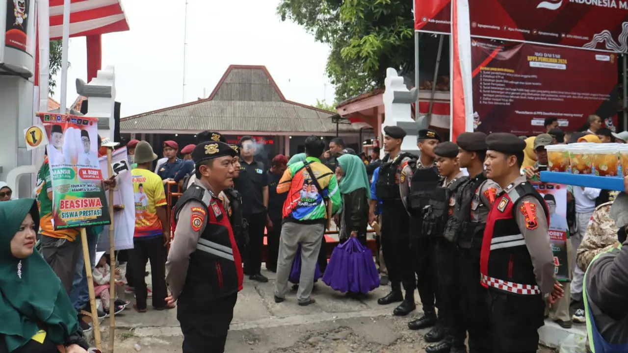 Polres Pemalang kerahkan 300 personel amankan penetapan dan pengundirna nomor urut calon bupati dan wakil bupati Pemalang di Pilkada 2024. (Foto: Liputan6.com/Humas Polres Pemalang)