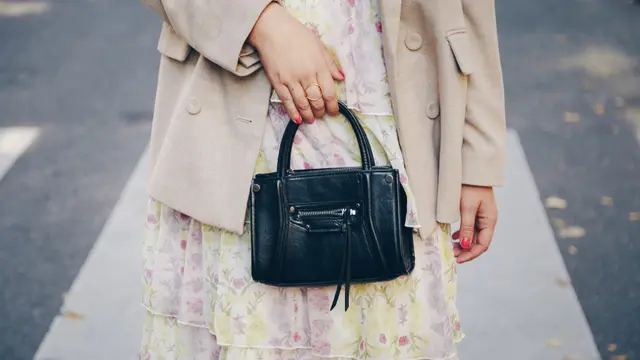 Ilustrasi mini bag untuk ibu tercinta via Shutterstock.com