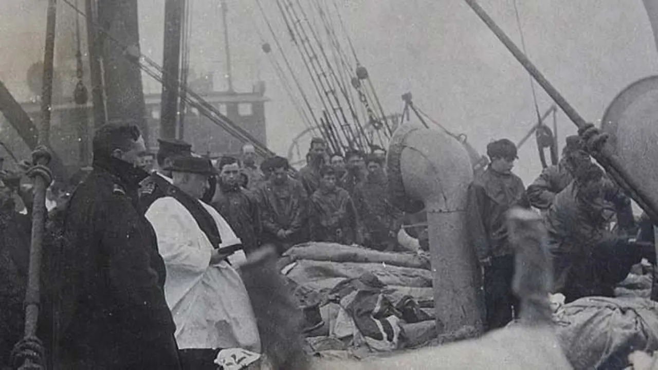 korban-titanic-130930b.jpg