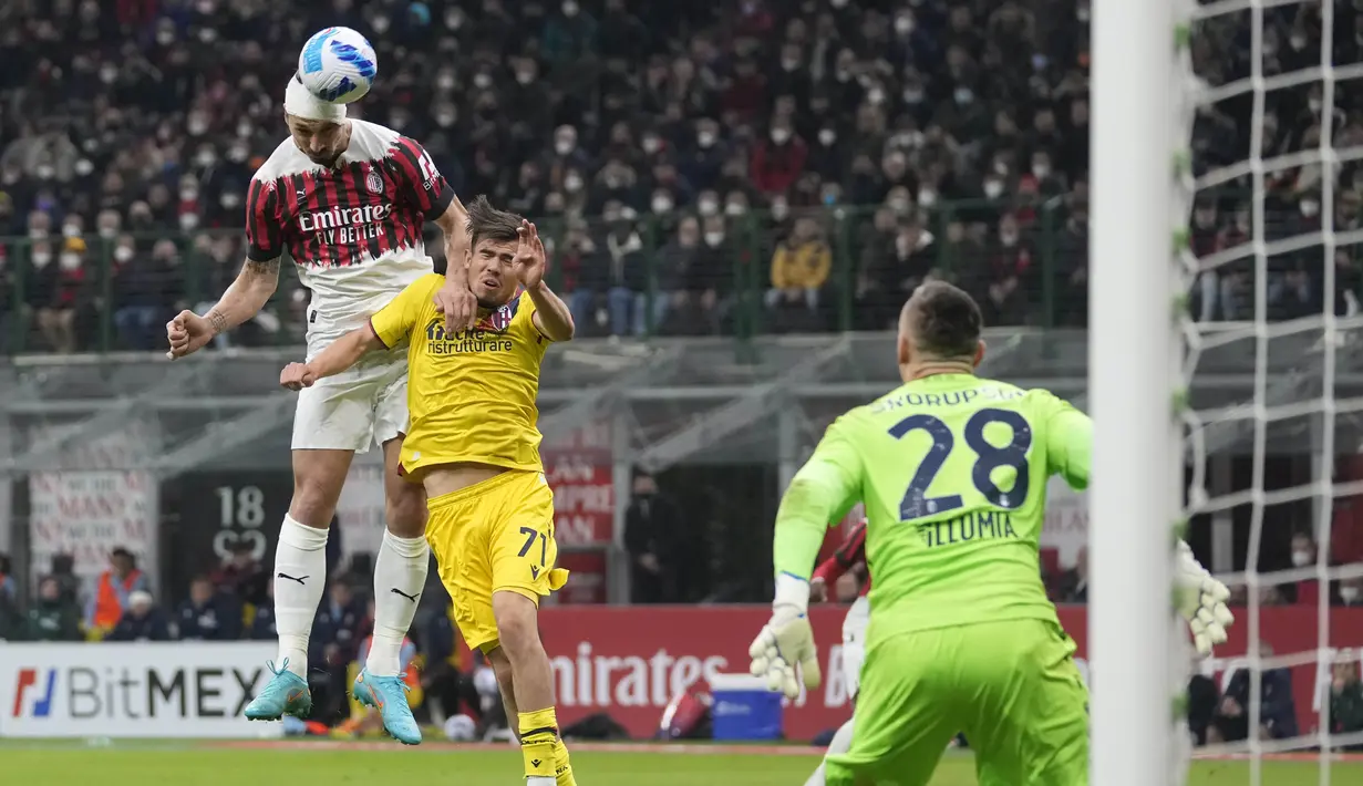 Menjalani pertandingan di San Siro, I Rossoneri langsung mengambil inisiatif serangan sejak menit awal. (AP/Antonio Calanni)
