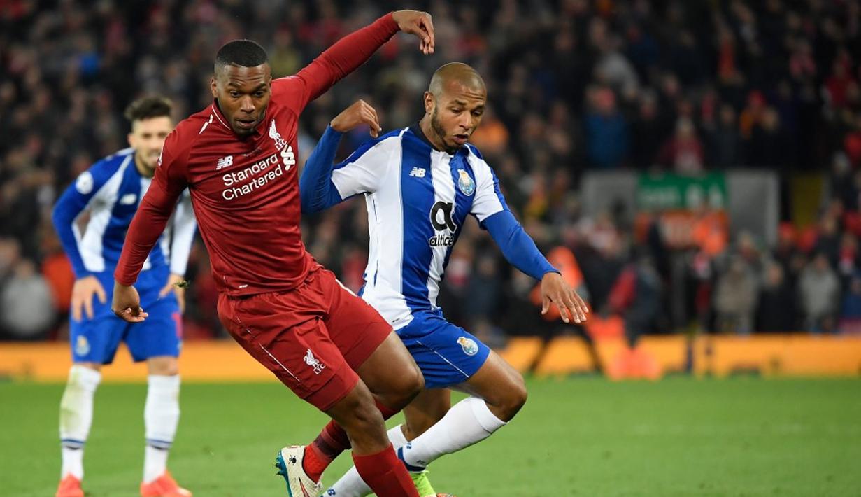 Aksi Daniel Sturridge pada leg 1, babak perempat final Liga Champions yang berlangsung di Stadion Anfield, Liverpool, Rabu (10/4). Liverpool menang 2-0 atas Porto (AFP/Glyn Kirk)
