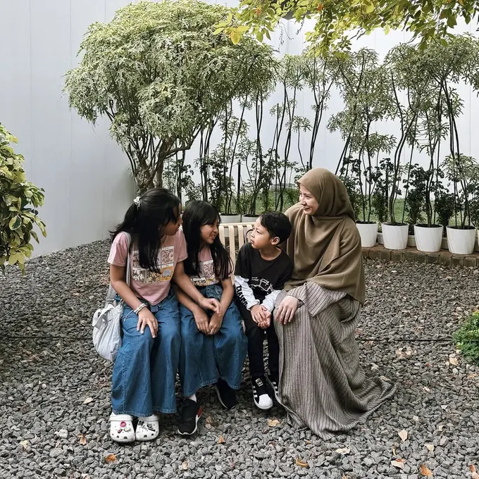 Cara Natasha Rizky Mengajarkan Anak-anak Tentang Penerimaan Akan Kehilangan