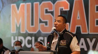Tony Wahyudi terpilih kembali secara aklamasi menjadi Ketua Harley Davidson Club Indonesia (HDCI) Surabaya periode 2021-2024. (Dian Kurniawan/Liputan6.com)